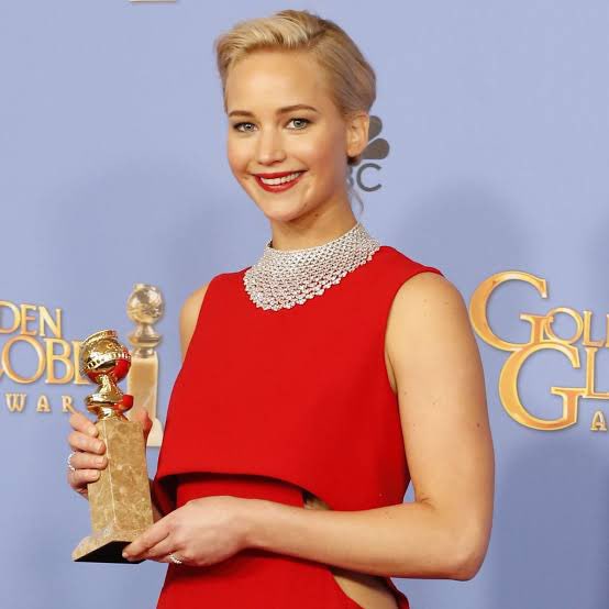 JLawrenceBrsite's tweet image. Esta é a quinta indicação de Jennifer ao #GoldenGlobes, tendo vencido três das últimas quatro indicações!