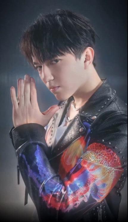 chema2083's tweet photo. @vidiad67 @YouTube @dimash_official La música de @dimash_official forma parte de mi vida, escucho sus canciones #FlyAway y #BeWithMe todos los días.

DIMASH MUSIC
🐤🐦 https://t.co/RFi4izl9DK