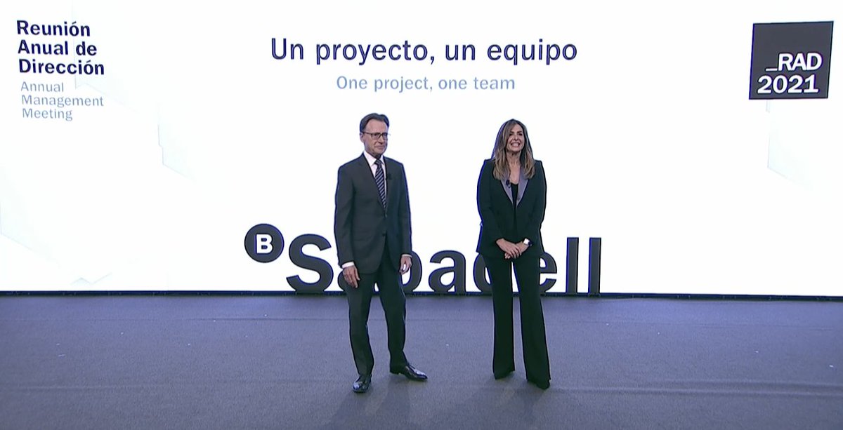 sabadellprensa's tweet photo. #RAD2021 | @BancoSabadell celebra su Reunión Anual de Dirección de 2021, bajo el nombre #UnProyectoUnEquipo, cita conducida por los presentadores Matías Prats y Nuria Roca #EstarDondeEstés https://t.co/n4h8w9v1y2