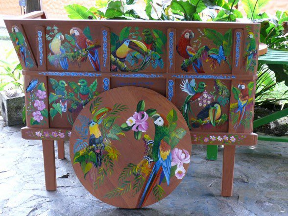 officialmegbzk's tweet photo. Happy Monday, beautiful people! Look at these vibrantly colorful details in these Costa Rican ox carts 🎨😍🌺🌿 Oxcarts are not only used in Costa Rica but in many rural areas around the world. However, the CR kind are famous for their unique + colorful painted designs https://t.co/cGZFNKxgHx