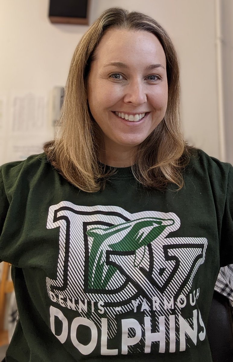 MrsRiolo's tweet photo. I 💚 Spirit Week! Today we are showing off our DY PRIDE and also learning about Input and Output! #dlcsforall #csforall #godolphins 🖱️💻🐬 https://t.co/8D9cdV2Gq5
