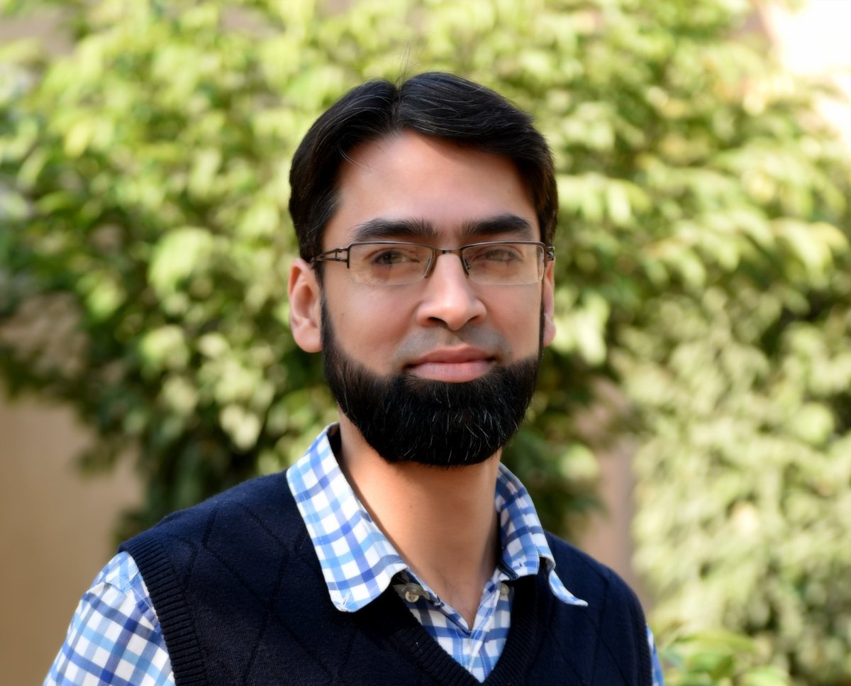 Research_NUST's tweet photo. Dr. @HammadMCheema, Principal @RIMMS_NUST #NUST has been awarded an R&amp;D grant under @hecpkofficial #CPEC-#CRG program. The project, SafeRail, aims to utilize modern #Radartechnology and #ArtificialIntelligence to improve safety of #Railway locomotives and tracks. https://t.co/Uxot4GO0hR