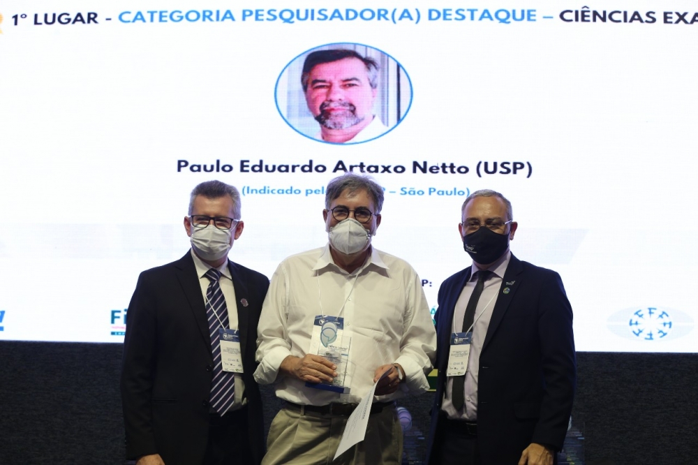 Conselho Nacional das Fundações Estaduais de Amparo à Pesquisa <a href="/confapbr/">CONFAP</a> anuncia resultados do Prêmio Francisco Romeu Landi de CT&amp;I. <a href="/PauloArtaxo/">Paulo Artaxo</a>, do @fisicaUSP, indicado pela #FAPESP, foi vencedor na categoria Ciências Exatas. agencia.fapesp.br/37543/