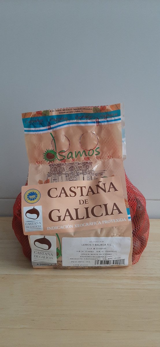 Mientres n'Asturies, les castañes pel suelu.