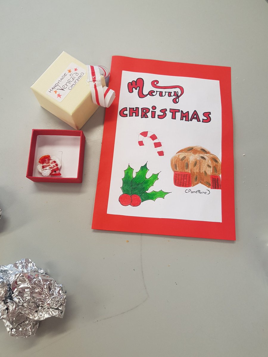 RoisinOgrady8's tweet photo. Stanhope street were over the moon to receive their christmas cards from Spain and Italy and learn about their traditions from their European neighbours🎄🎁💌 @Leargas_etwinning https://t.co/F0bAFMkV4h