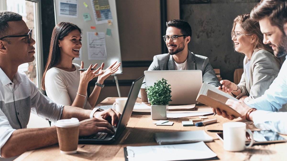 Hoe zorg jij ervoor dat je medewerkers gezond en veilig kunnen werken?
Bedrijven zijn verplicht om door middel van een risico-inventarisatie en -evaluatie (RI&amp;E) alle arbeidsrisico’s in kaart te brengen. 

Benieuwd naar het opstellen van een RI&amp;E?
➡️ buff.ly/30kOcl5