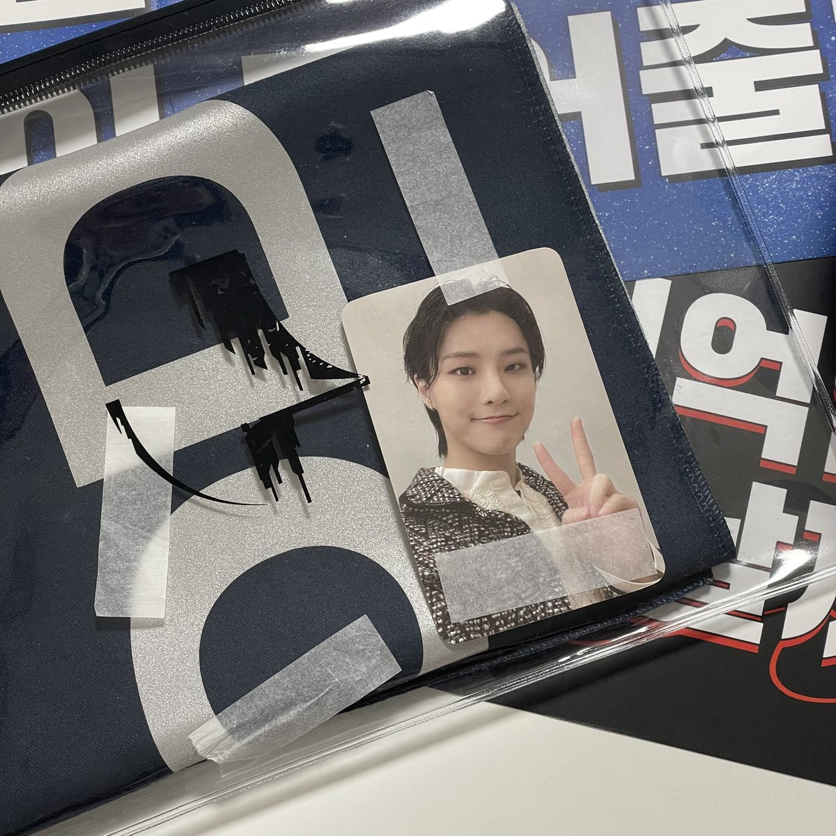 minami_chosy's tweet photo. 콘서트 추억하려고 병에 공기 담아오려다가
몇 년 뒤에 그 병 열었다가 다시 코로나 창궐할까봐 포기했다는 트윗봤는데ㅋㅋㅋㅋㅋㅋㅋㅋㅋㅌ
나두 콘서트를 어떻게 추억할지 고민하다가 인비지블시티 상공에 떠다니던 꽃가루 줍줍해왔지
#WOODZ #조승연 #TheInvisibleCity https://t.co/B8FznzCfew