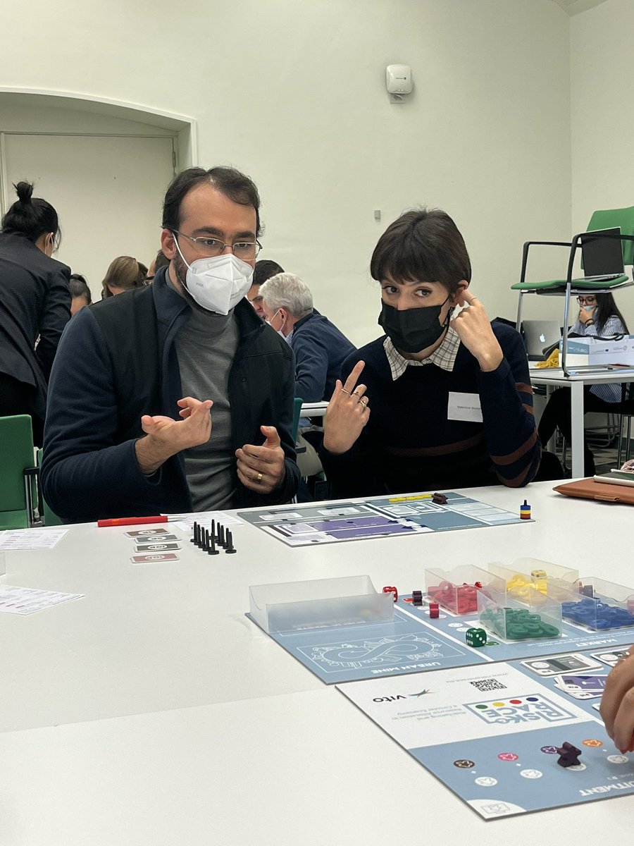 thatssoezgi's tweet photo. #ATC2 @SAPIENS_Network Business Model Game as @valettistico and @felippevilaca as my competitors https://t.co/TDZuoZSXlg