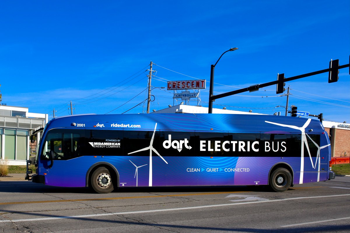 ridedart's tweet photo. Our electric buses have been operating on Route 60 for one year! In total, our 7 electric buses have cut our carbon emissions output by approximately 1.6 million pounds. 
Learn more about our electric bus pilot, a partnership with @MidAm_EnergyCo, at https://t.co/5zY34AUbom https://t.co/RaeoaRTkgi