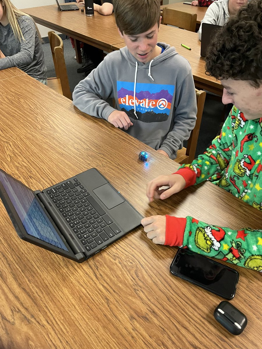 Julie Morris tweet media