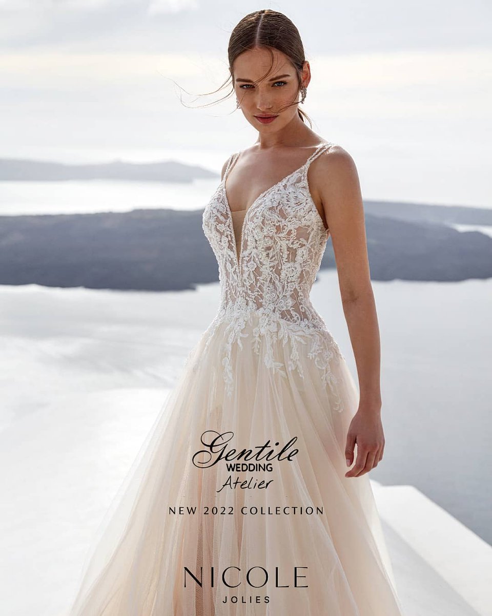 GentileWedding's tweet photo. Abito da sposa👰 linea ad A in #tulle light #pink💖 e spacco laterale. Il corpino con spalline sottile gioiello ha una profonda scollatura a V ed é ricamato con perline e sequins preziose
https://t.co/f7niiZSpbu 
 #altamoda #sposa 
#Monopoli
#abitodasposa
#collezionesposa2022 https://t.co/jyhlp8X0re