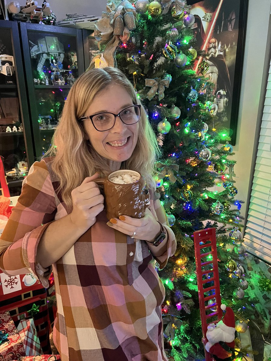 JaymieHobdy's tweet photo. Love me some Hot Cocoa, especially in my Chewbacca mug! @AmaZingXoch @AnnetteGore07 @XforceVcc @jmasplund #WinAs1Fam #WinAsOneFromHome #thegoregetters #NationalHotCocoaDay https://t.co/r2eRJow42A