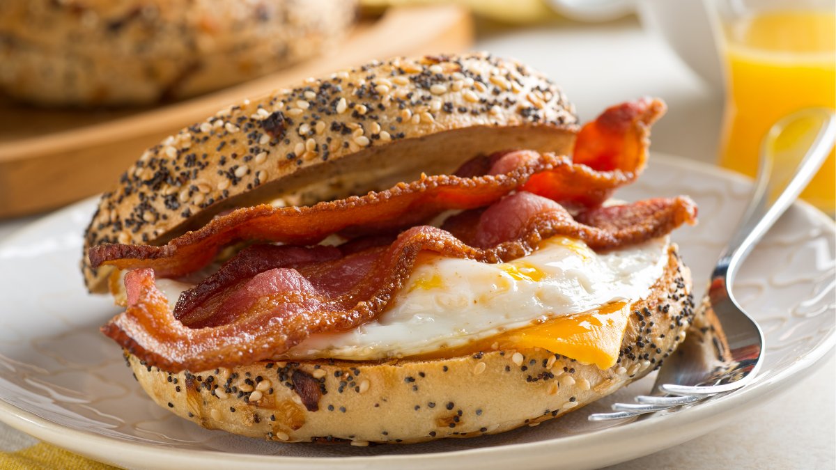cleverona's tweet photo. Besides a cup of coffee, a hearty breakfast sets your day in the right direction. If you're always on the go, these bagel breakfast recipes will be your best friend https://t.co/l2oL6AbpFf

#bagel #breakfast #BreakfastDaily #Mondayvibes #recipes #RecipeOfTheDay https://t.co/QGMsuxTepN