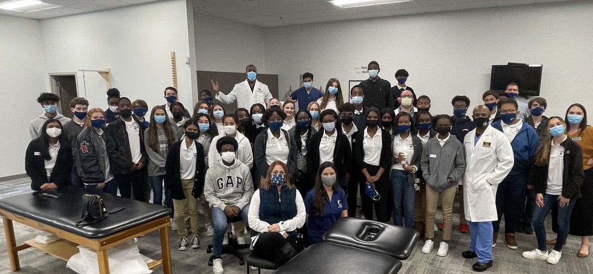 YLHenry's tweet photo. This weekend our class attended Healthcare Day at the new @ResurgensOrtho facility on Jboro Rd in McD.  It was wonderful to give them the opportunity to see and speak with so many of Dr’s, Nurses, Surgeons, Anesthesiologists, and tech’s. https://t.co/ERQLYmuELr