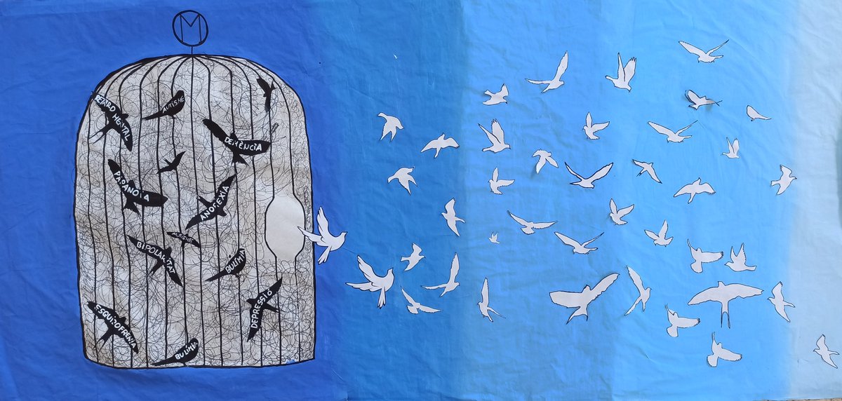 Els alumnes 2n d'ESO B de l'Institut Els Planells, d'Artesa de Segre, han fet una imatge molt explicativa de la salut mental: una gàbia amb ocells negres a dins, que s'il·luminen quan s'escapen. Són els altres finalistes del concurs Pinta La Marató #TrencaElMur