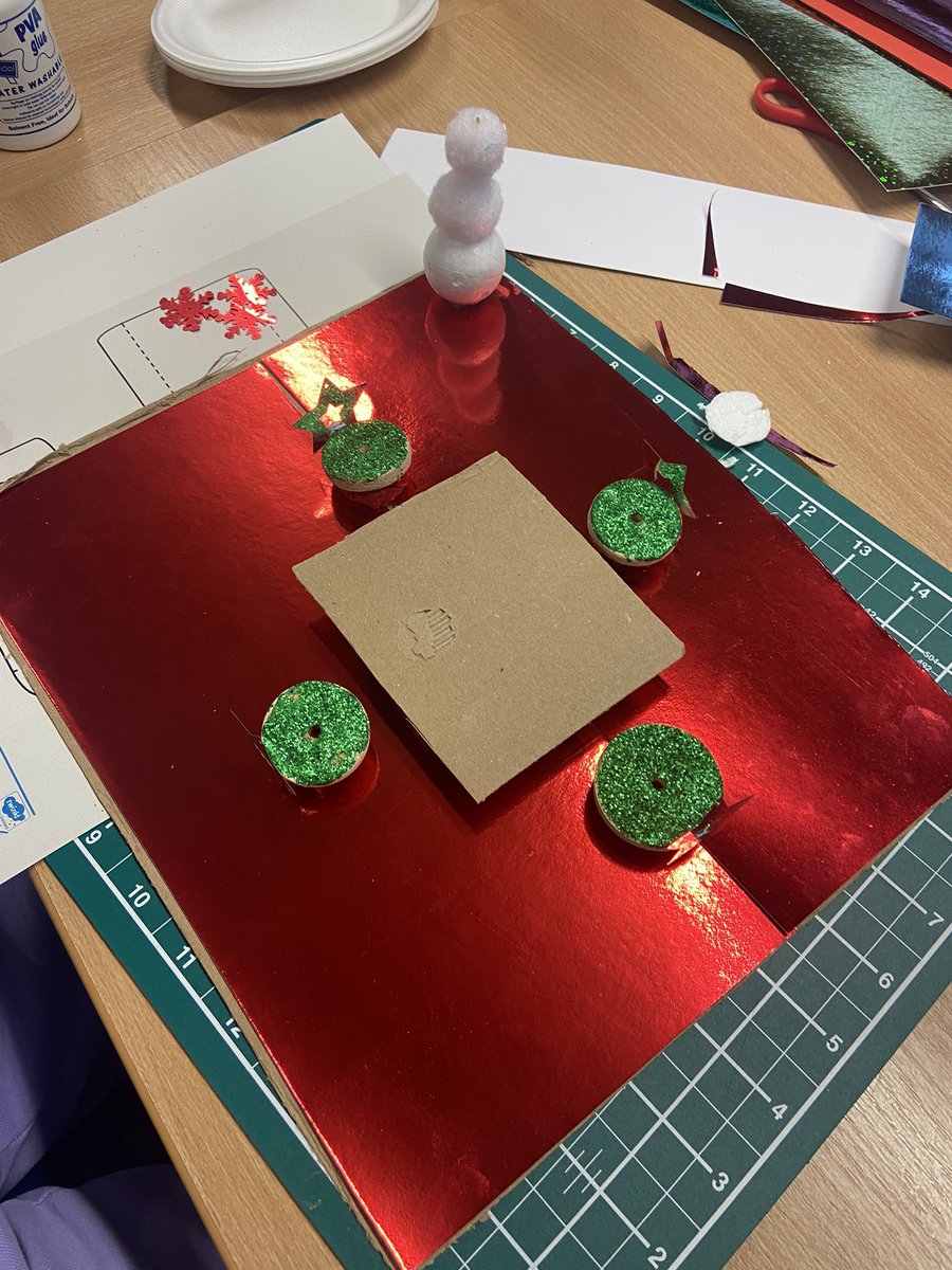 Cheryl_Rainger's tweet photo. Year 2 trainees are really engaging in session 2 of ‘Designing a kitchen for a celebrity’
Can you guess the celebrity? #PED2016 @edgehill @EHU_FOE https://t.co/L2jt2IGvHJ