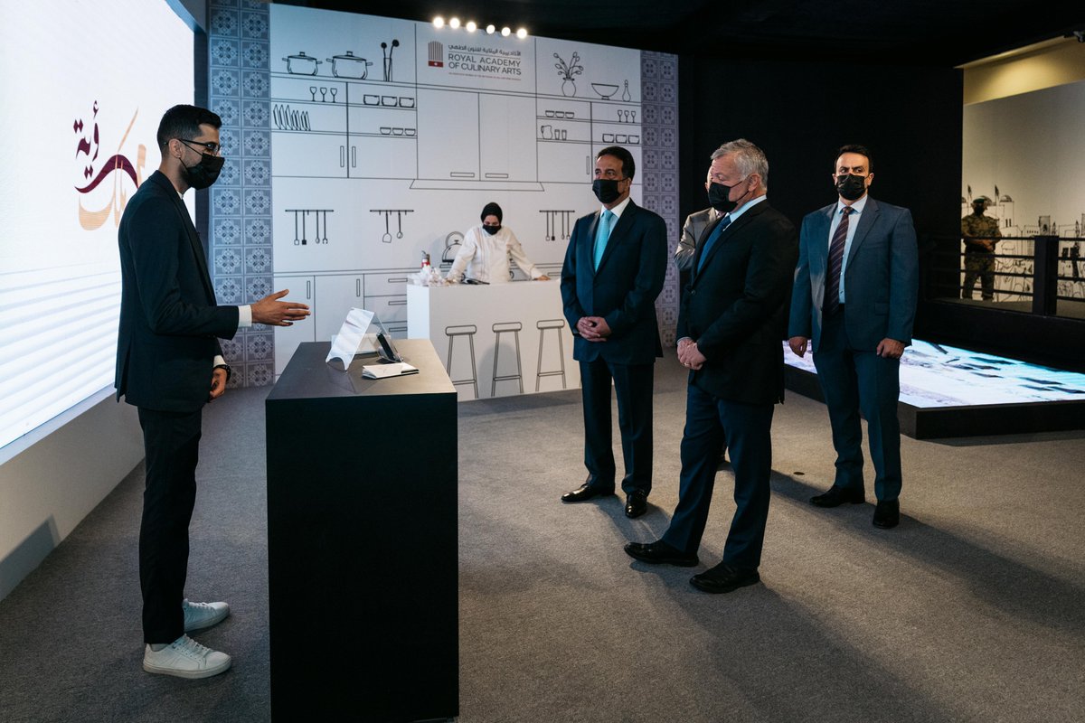 RHCJO's tweet photo. جلالة الملك عبدالله الثاني يتجول بين مجموعات شبابية استفادت من برامج الصندوق ويستمع إلى أفكار الشباب ومقترحاتهم ، خلال احتفال صندوق الملك عبد الله الثاني للتنمية بمناسبة مرور 20 عاماً على تأسيسه #الأردن https://t.co/Ql2svu4MLV