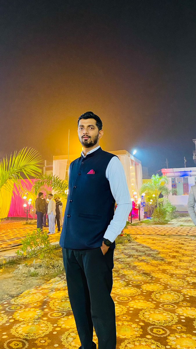 जब हवाओं में इश्क़ होता दिखाई देने लग जाए , तब समझ जाना सुकून का रास्ता शुरू हो गया है..❤️✌️
#socialentreprenur 
#entrepreneurlife
#keepsmiling 
#staystrong 
#dreambig 
#achieveyourgoals