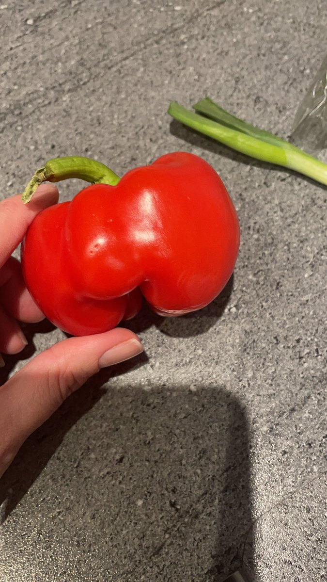 Hmmm. <a href="/HelloFreshUK/">HelloFresh UK</a> where is the other half of my pepper! 🤣