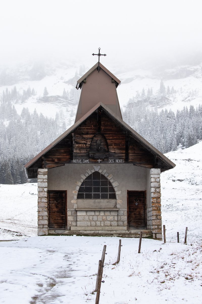 MaxColinPhoto's tweet photo. Notre-Dame des Neiges, Plateau des Glières 🏔️⛪��❄️

#church #montagne #mountain #mountains #NotreDame #snow #FranceMagique #Visitfrance #HauteSavoie #France_photolovers #BeautifulFrance #photographie #photography https://t.co/YPfuHSXly1