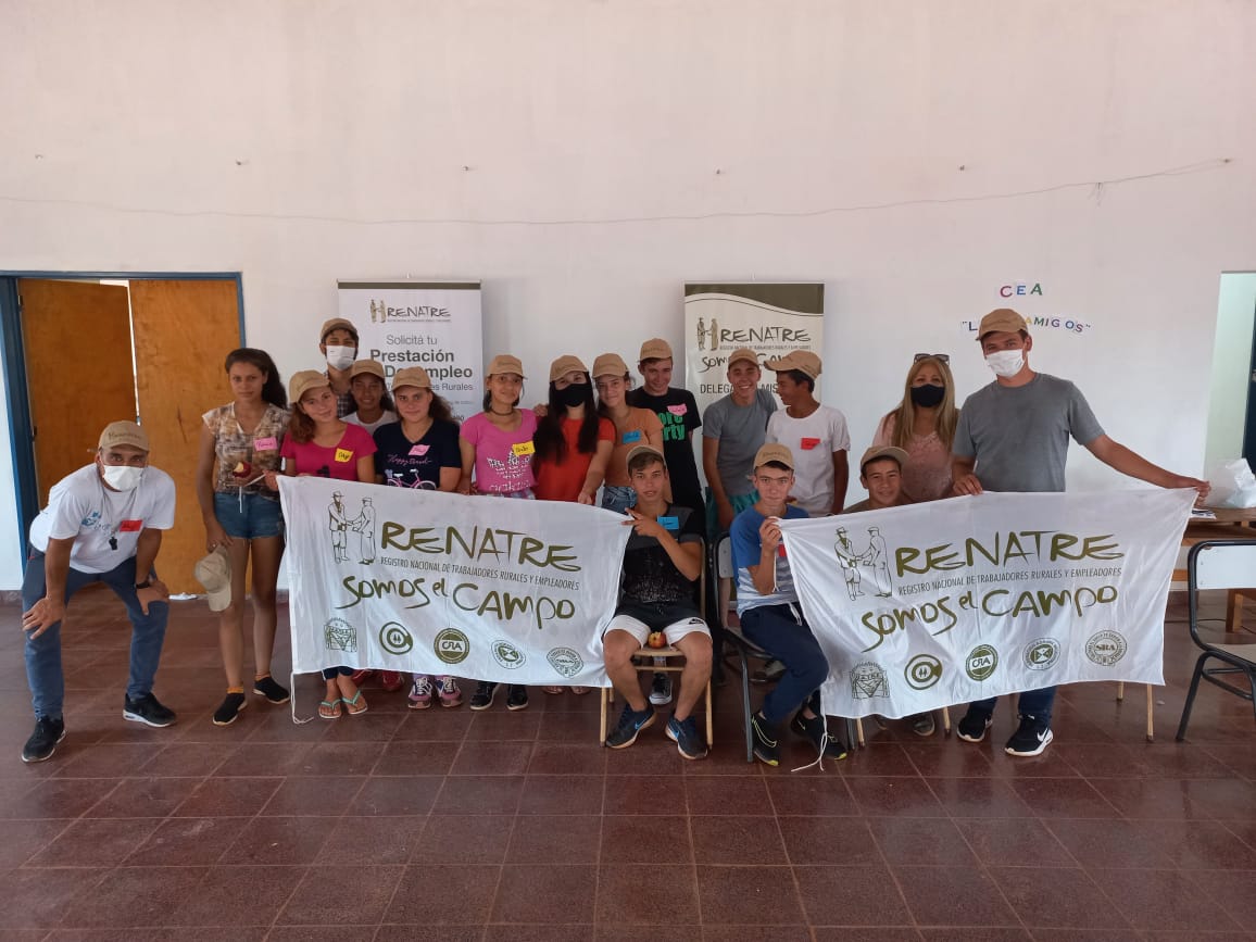 renatreinforma's tweet photo. La Delegada del #RENATRE en #Misiones, Wilma Andino, visitó el pasado 10 de diciembre el #CentroCRECER (Centros RENATRE de Cuidado y Educación Rural) “Los Amigos” ubicado en el #ParajeElCeibo para participar de una jornada con los jóvenes que allí asisten.
#ProgramaCRECER https://t.co/kb8V6Mkpl7
