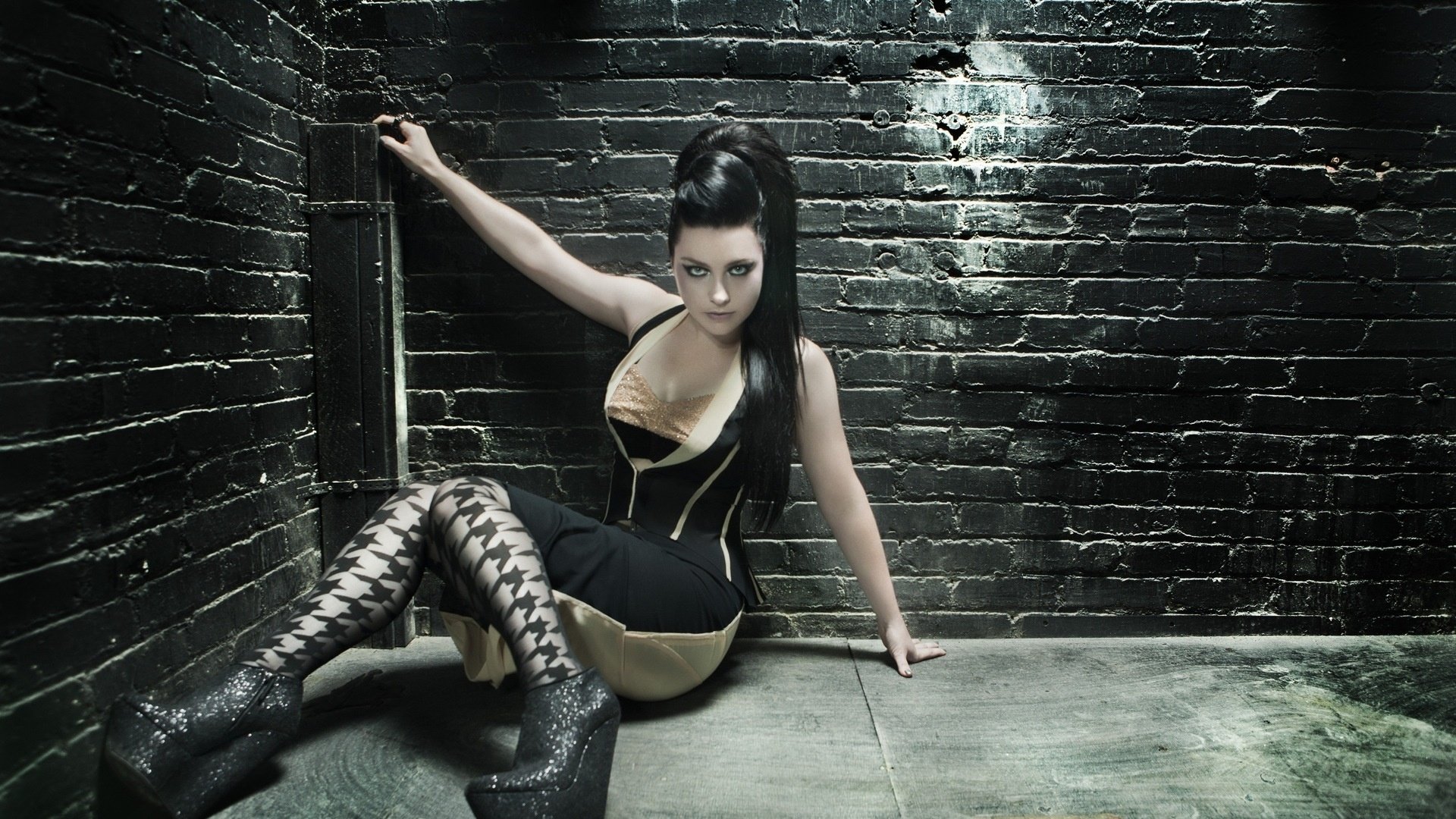 Happy birthday Amy Lee of Evanescence! 