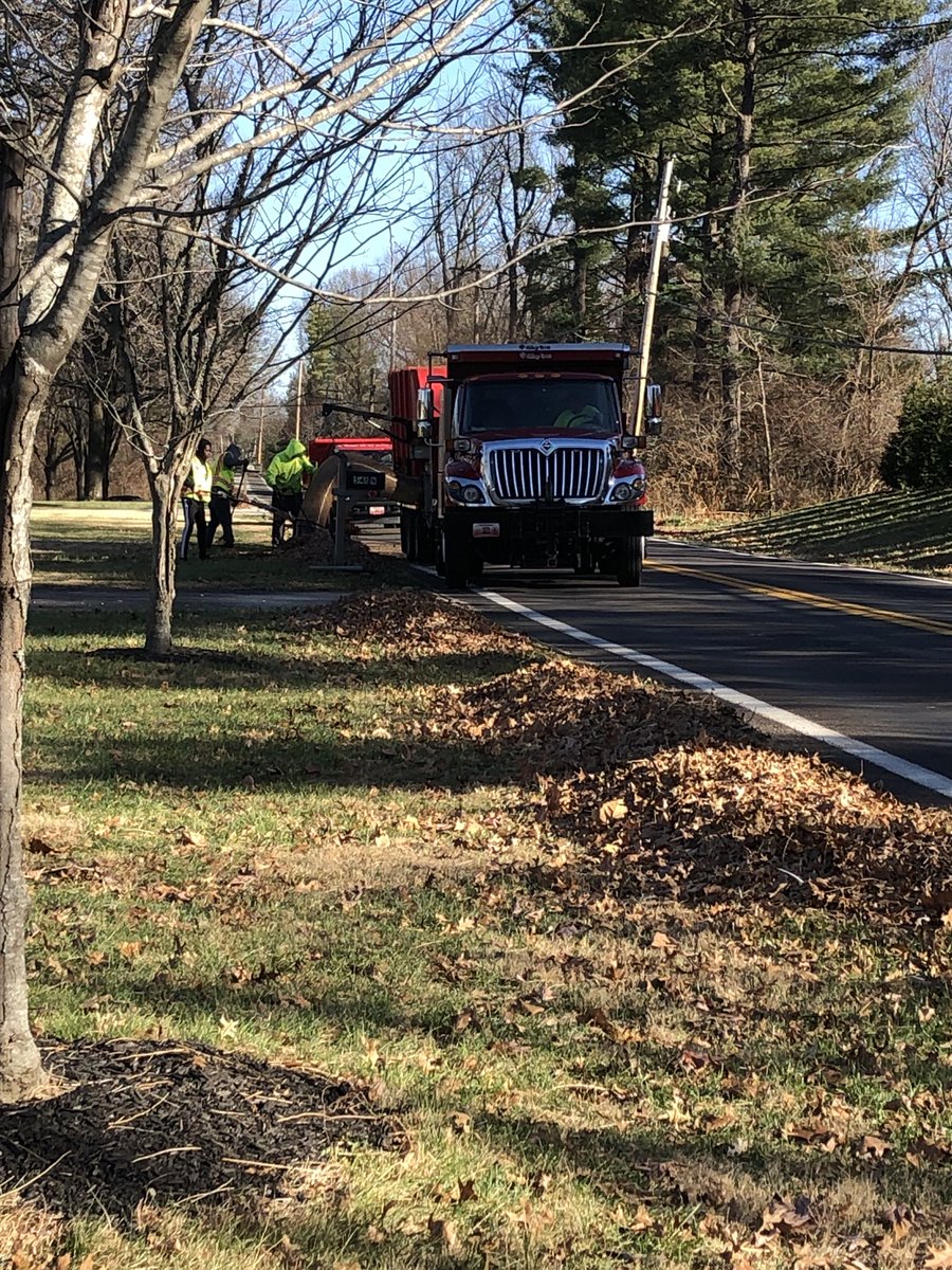 ⁦<a href="/CreveCoeurMO/">Creve Coeur, MO</a>⁩ terrific job by this crew today gathering up all the leaves. It would be great if you could come back by to get all the limbs that came down in Friday’s storms. Thanks