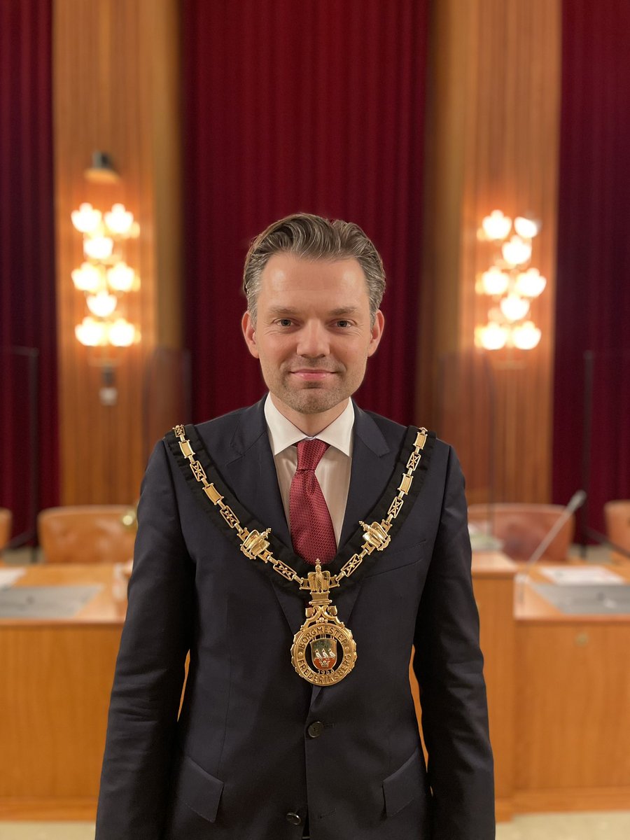 MVindfeldt's tweet photo. Stolt, glad, rørt og ydmyg. Tusind tak for opbakningen til alle - klar til at knokle for #Frederiksberg og det brede samarbejde #dkpol 🙏💚❤️🙌 https://t.co/ecxIhF6KGO