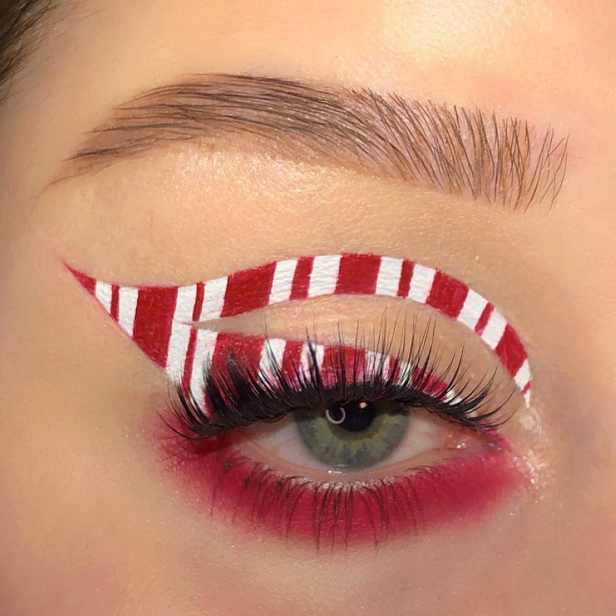 Did you hear about the candy cane that could talk?
He said what he mint.