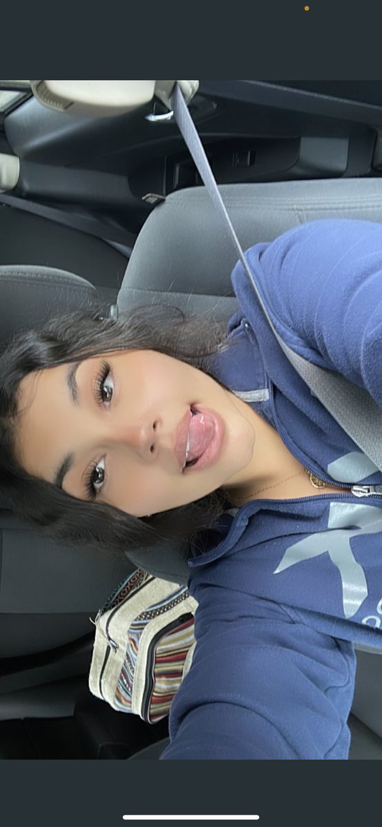 Jaygbtw's tweet image. Will you quit the job for her