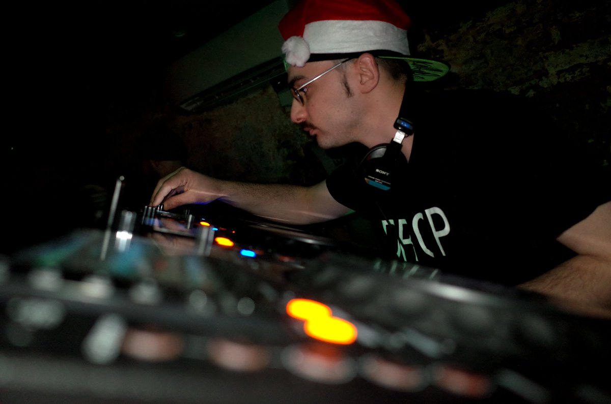 WHAT. A. VIBE. Big love to everyone at our Xmas Special at The Castle last night - all DJs &amp; MCs tore it up as always, and so good to see some faces from our first parties there 🎉

Happy Christmas everyone - see you in the dance in '22!
PEACE ❤️