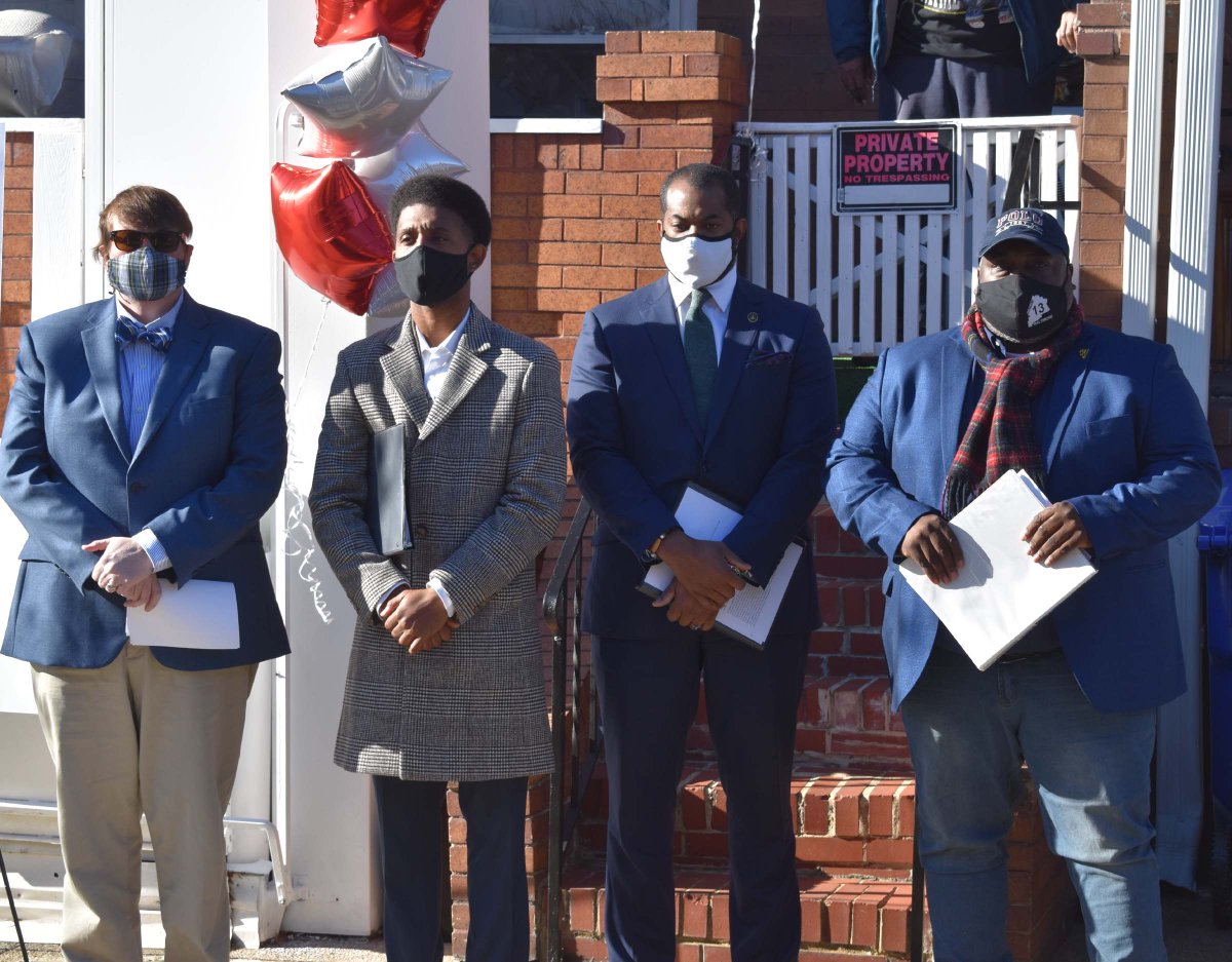 bmoredhcd's tweet photo. Today, we joined @MayorBMScott and other City officials at a press conference to mark @HUDHealthyHomes's 30th anniversary of the Office of Lead Hazard Control and Healthy Homes. We celebrated partnerships, new initiatives, and our efforts to reduce lead hazards. #LeadHazard https://t.co/B4mJir2TII