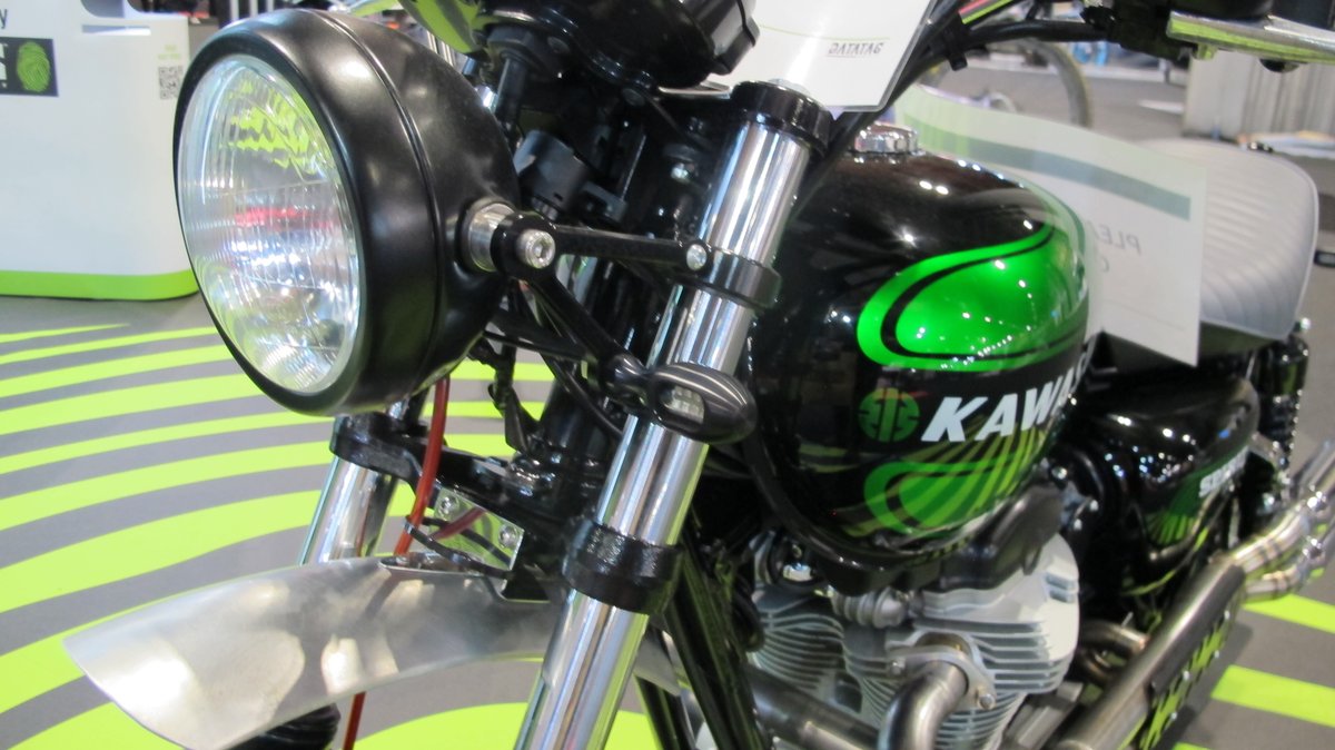 Diamondcoatings's tweet photo. We asked our mate Billy Ward (@Biketruck) to have a walk around the @motorcyclelive show on the last day and take a few pics of bikes that caught his attention...
Here are a few to start with - Look at those tires! π
#heatedvisor #VISIN #HeatedVisors #DeMist #MotorcycleLive https://t.co/icCF4FjHn8