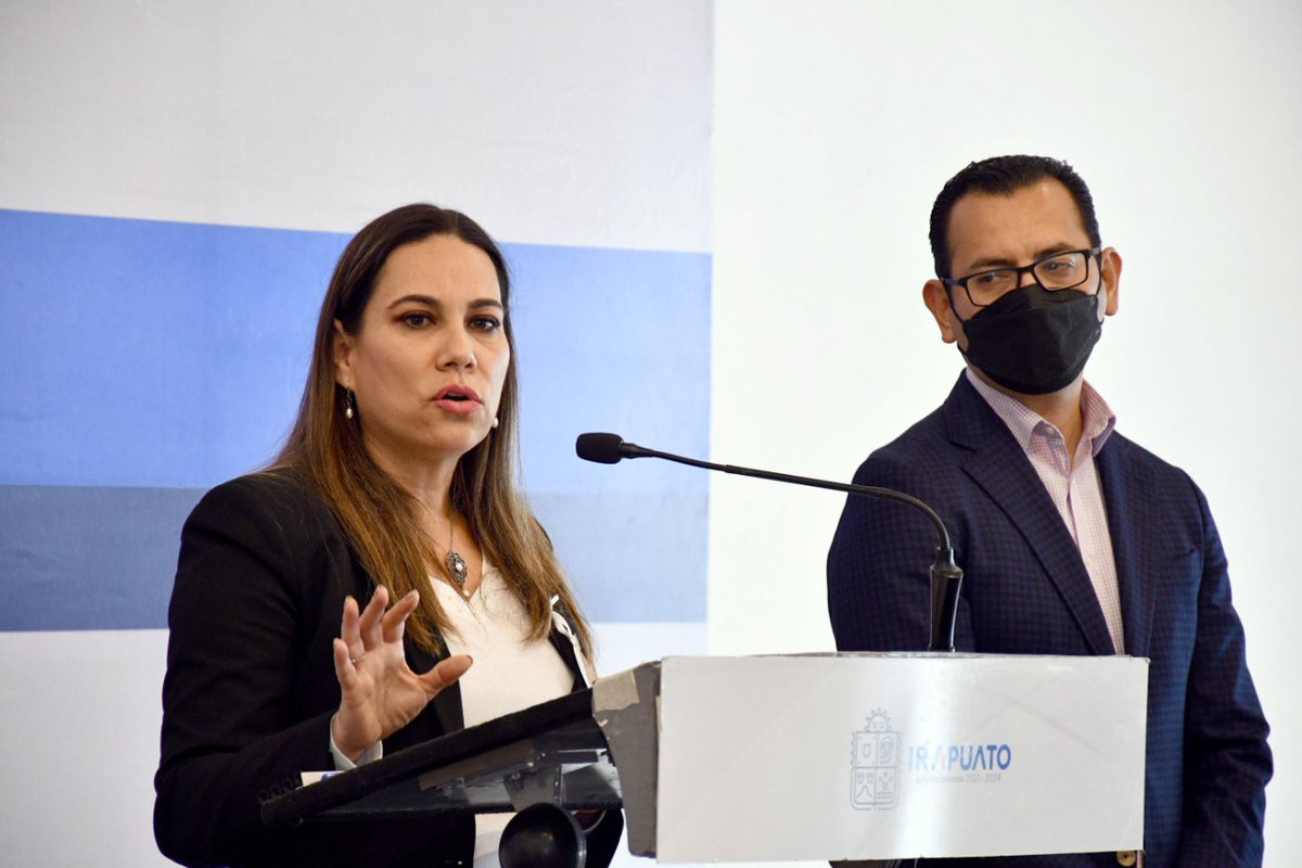 irapuatogob's tweet photo. Lo más importante es mantener informados a los irapuatenses, por tal razón, se presentó al Secretario de Ayuntamiento Rodolfo Gómez Cervantes como vocero del Gobierno de #Irapuato. Quien #ConPasoFirme informará las reuniones y acciones que se lleven a cabo en el municipio 🍓 https://t.co/66VrnfNQD1
