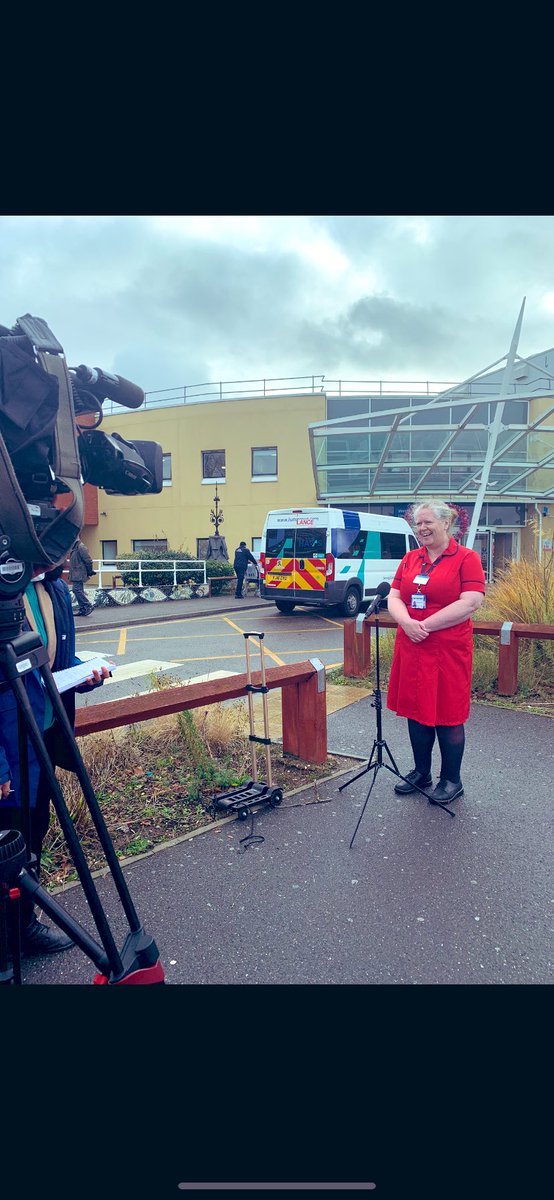 WestMidHospital's tweet image. Flying the flag for #BoosterJab our Deputy Chief Nurse @DCNchelwest and a big #NHSThankYou @LBofHounslow and @LBRUT for your support
