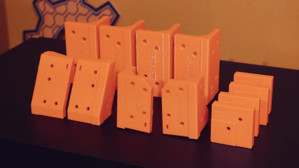 de3dprintman's tweet photo. Ok I am already a fan of the #PrusaBox enclosure by @printerbox3d. Well packed, perfect machined parts and a beautiful paint job. The nuts, bolts and acrylic sheets were nicely packed and sorted too so I am very happy with the new enclosure for my @Prusa3D i3 MK3S with MMU2S.#3dp https://t.co/aQ1iMELOdT