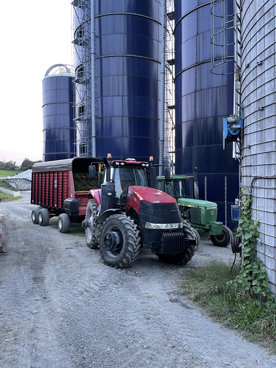 winston_2334's tweet photo. I’m looking to sell my 2018 Case IH magnum. 2018 model with 1690 hours. It is a great tractor, and has all the bells and whistles on it along with 372 receiver, and pro 700 monitor. If interested, please DM me for more info. 180k, and located in northeast NY. RTs appreciated https://t.co/8fOExN2GWa