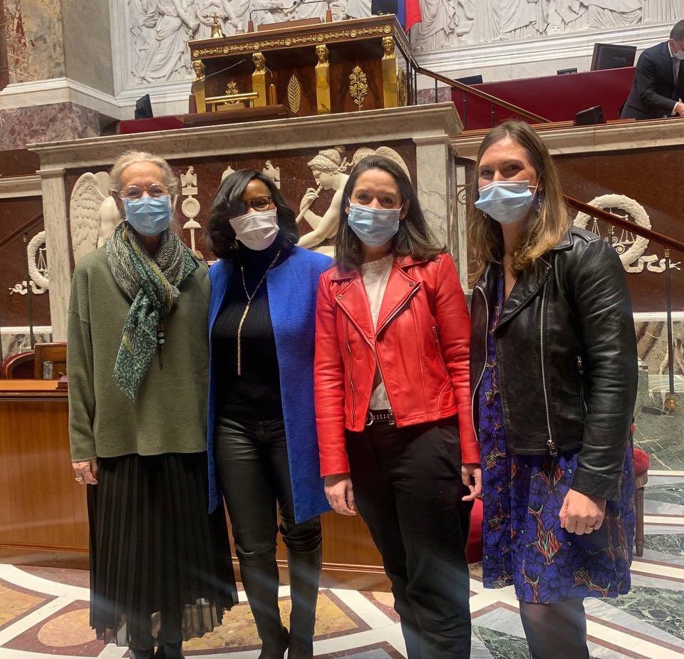 La loi que nous venons de voter est un texte féministe qui ne s’oppose pas aux hommes

🥇La France devient le 1er pays au monde à introduire des quotas dans les comex/codir des entreprises

👉Nous définissons des règles équitables pour un marché du travail adapté aux 🚺 et aux 🚹