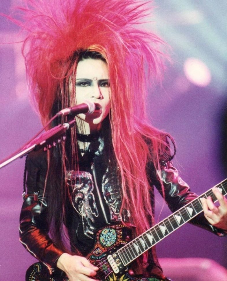 Happy birthday to Hideto Matsumoto (Hide)
X Japan
(13/12/1964 - 02/05/1998) 
My honey blade   