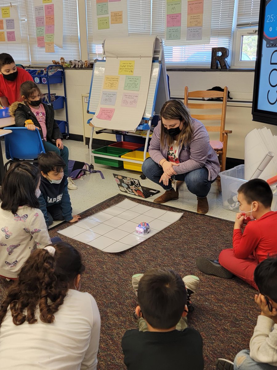 JuliaReichel3's tweet photo. In honor of computer science week and the hour of code, Mrs. Grant came in to teach a blue bot lesson! The students had a blast learning how to use the blue bots and relating it to ordinal numbers in math! Thanks so much Mrs. Grant!! https://t.co/KewGccnk63