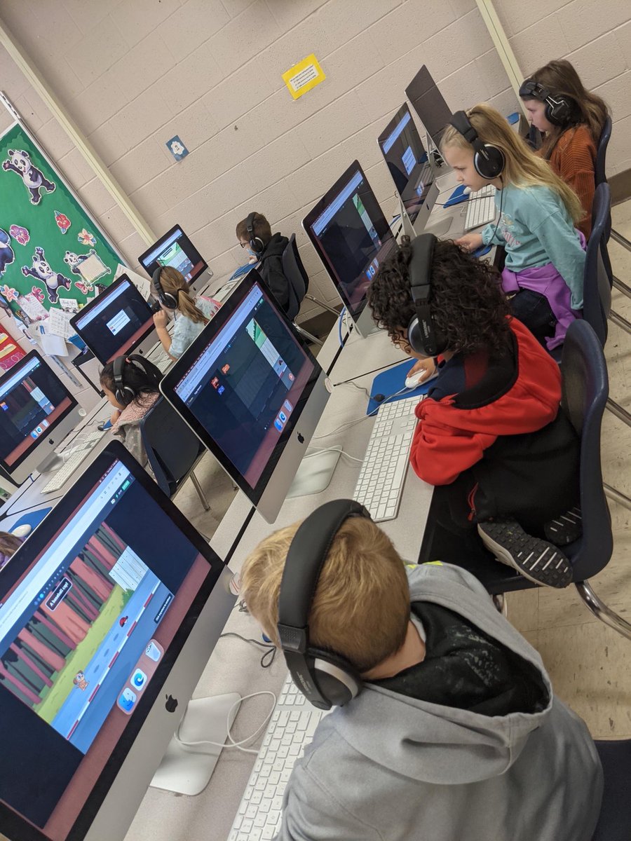 NipperCourtney's tweet photo. Kindergarteners at Coopertown Elementary ⁦@CESRobCo⁩ coding to help the puppy get home in the Puppy Adventure #HourofCode game. How fun! #WeAreRCSTN https://t.co/kvM2Ukseu0