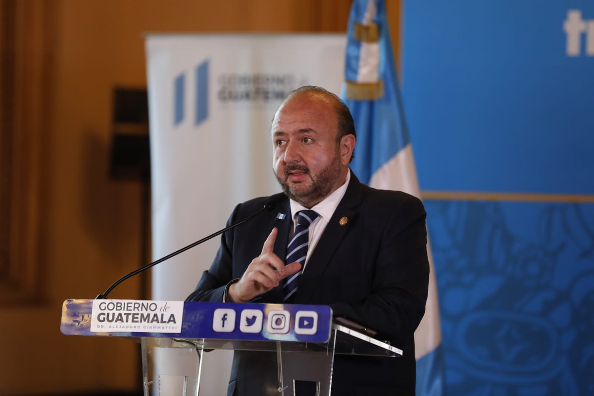 #EconómicasDCA | El jefe del <a href="/MINECOGT/">Ministerio Economía</a>, @MaloufTony, se congratuló con la atracción en #IED en Guatemala, que a noviembre suma US $3 mil 433.9 millones. Es un logro del trabajo de <a href="/PRONACOMGT/">PRONACOM</a>, el plan Guatemala no se Detiene y la Red de Consejeros Comerciales, dijo. F/Dafne Pérez