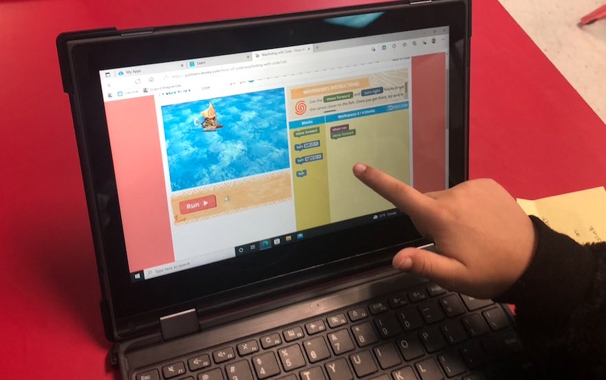 NipperCourtney's tweet photo. Students demonstrating drag and drop block coding in Ms. Whitehead’s class at Krisle Elementary ⁦@KrisleJackets⁩. #HourofCode #WeAreRCSTN https://t.co/iXDakiuDRV