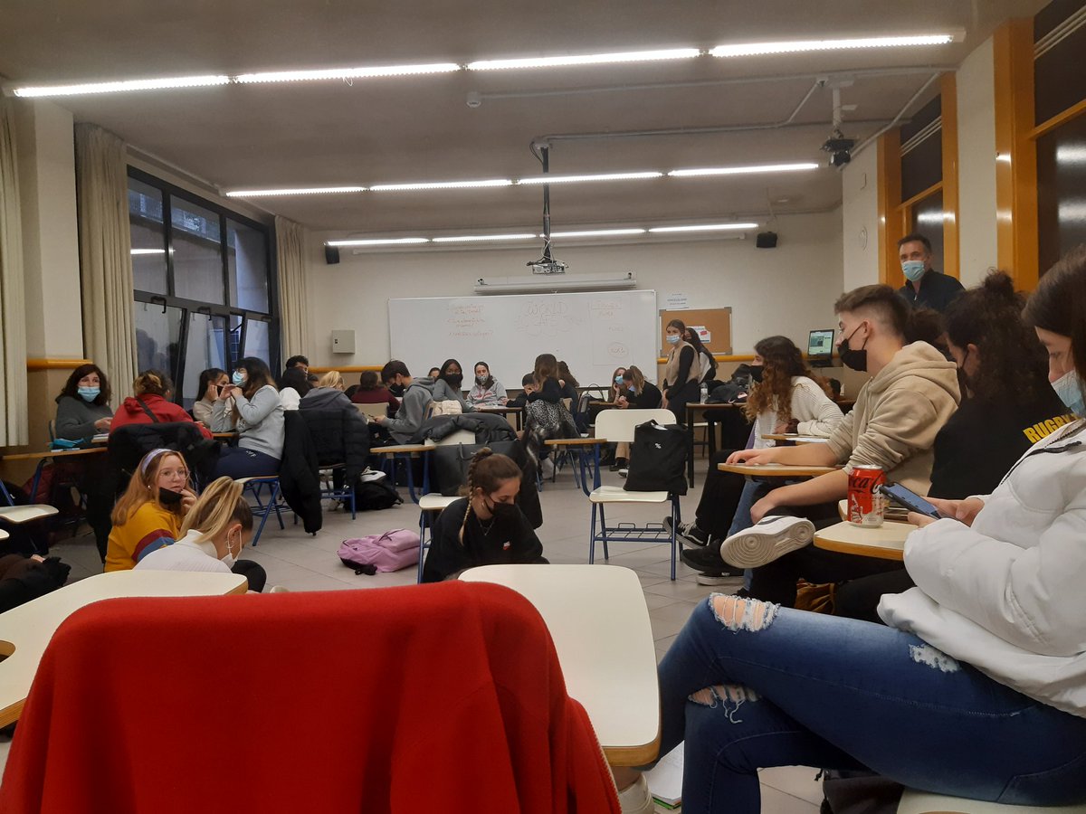 Soedso21's tweet photo. Avui World Cafe a classe. Alguns grups han explicat els seus treballs. Ha estat molt interessant escoltar a les companyes.
#repteseduso21 https://t.co/mzQGR2X81h