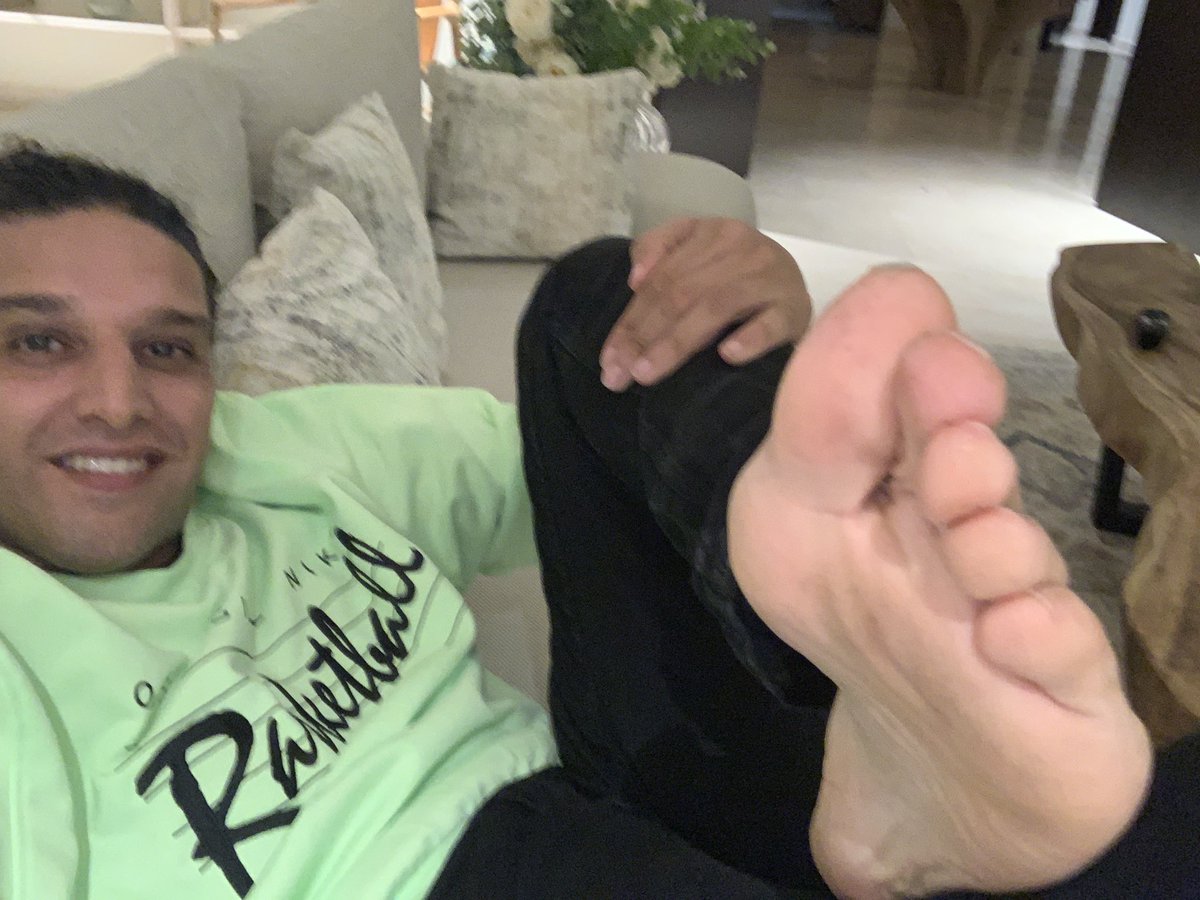 Ik was net zo blij als de rest van NL, ik heb het geluk dat ik het mocht delen met Max ,hij en zijn team die mij hebben uitgenodigd konden het waarderen en de lol er van inzien, voor mij is dat veel meer dan genoeg, beste mensen ik gun jullie fijne feestdagen en rechte tenen