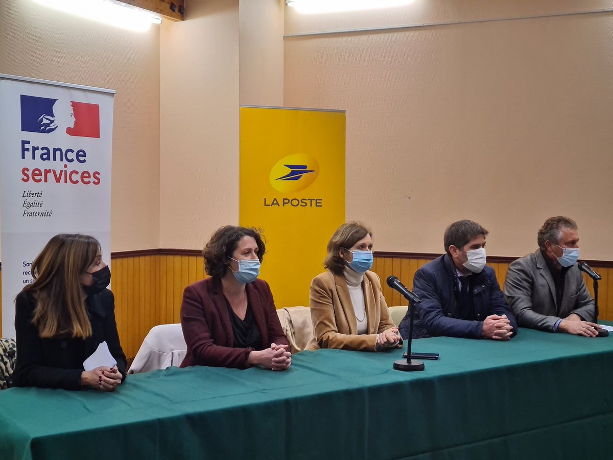 LPNews_NDIE's tweet photo. Merci à tous les partenaires #FranceServices qui font de #LaPoste de #Putanges-le-Lac un lieu privilégié auprès de la population de l'#Orne. (PoleEmploi, CNAM, MSA, CAF, CNAV, DGFiP, ministères de la Justice et de l'intérieur). #proximite #inauguration https://t.co/j5xJ8zmYYz