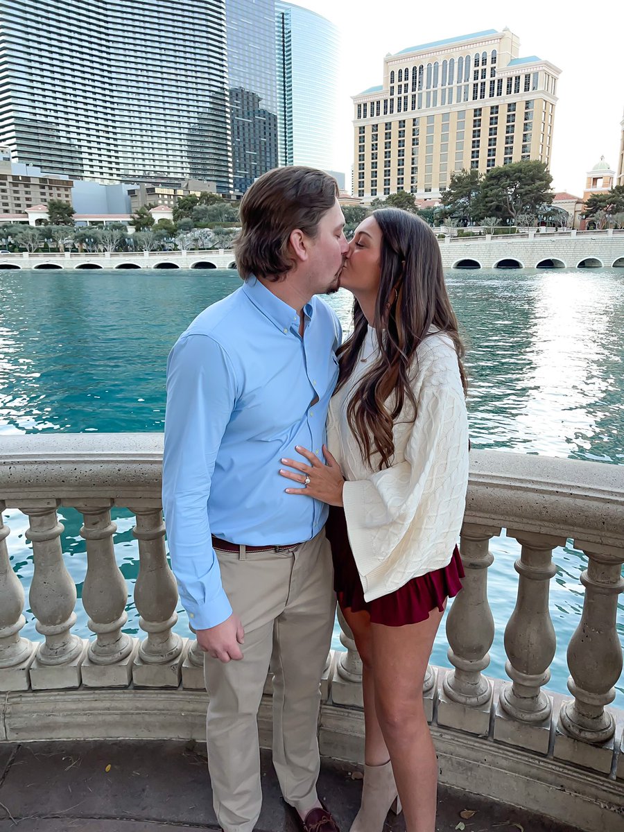 skylarbschulz's tweet photo. still on cloud 9 🥺🤍💍 i can’t wait to marry this man 💗 https://t.co/I5VyiNH7g0