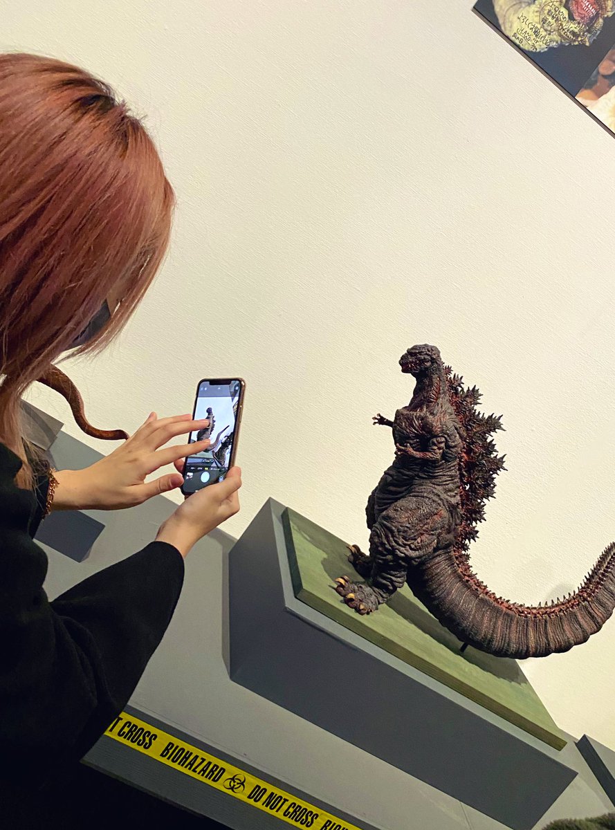 庵野展行けました～…!
想像以上にめっちゃよかった、ほんとよかった…鑑賞会の賜物でいちばん興奮したのゴジラでシン・ゴジラのTシャツ買ってしまいました😇 昨日シン・ゴジラ観て高めて行ってよかった…全然枠が空いてなくて、時間足りなかったけどほんとに行けてよかったぁぁ…😢 
