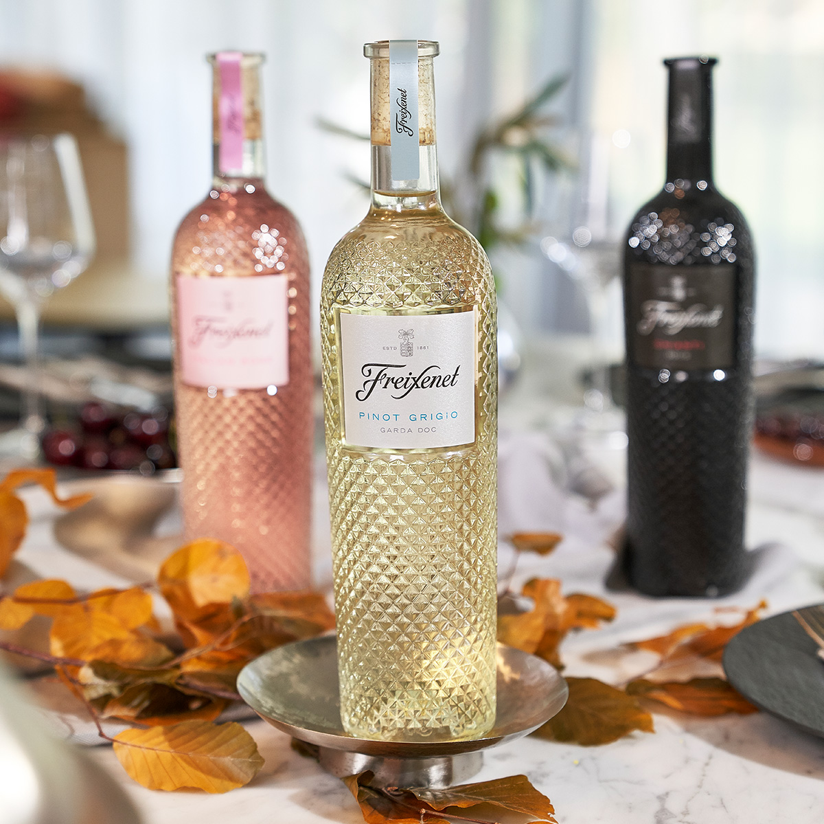 Descubre #TheItalianCollection 🇮🇹, los mejores vinos para decorar tu mesa estas Navidades 🎄, en #ClubCuvée.

⭐ El Pinot Grigio, Rosé, Chianti y deja que la magia de <a href="/freixenet/">Freixenet</a> llene tu casa de recuerdos.
 #LaVidaEsComoLaCelebras
clubcuvee.com/es?s_search=th…