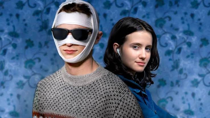 شاب وسيم جدا وجميل لدرجة أن كل من يراه يموت ! فيضطر إلى إخفاء وجهه عن الناس من أجل سلامتهم 

Looks That Kill